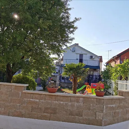 Apartamento Leona Sukošan