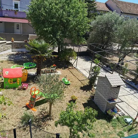 Leona Apartamento