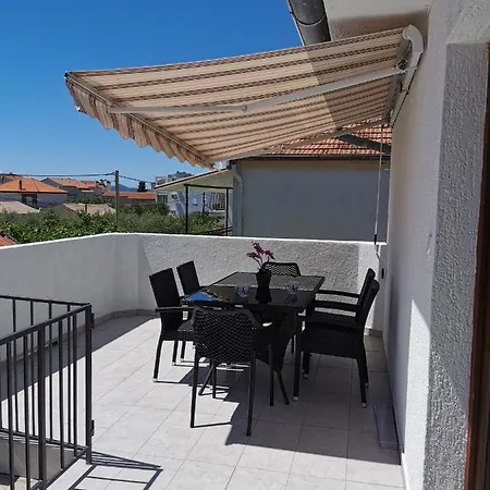 Apartment Leona Sukosan