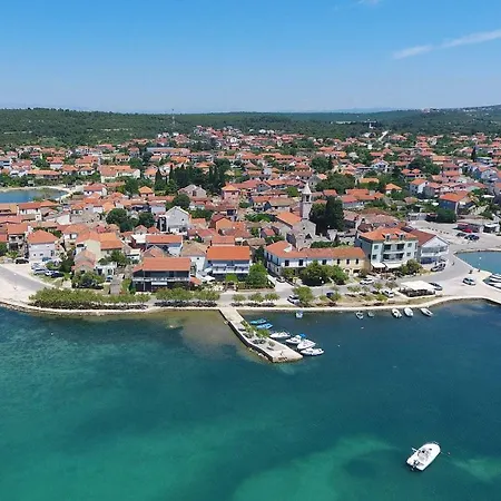 Leona Apartamento Sukošan