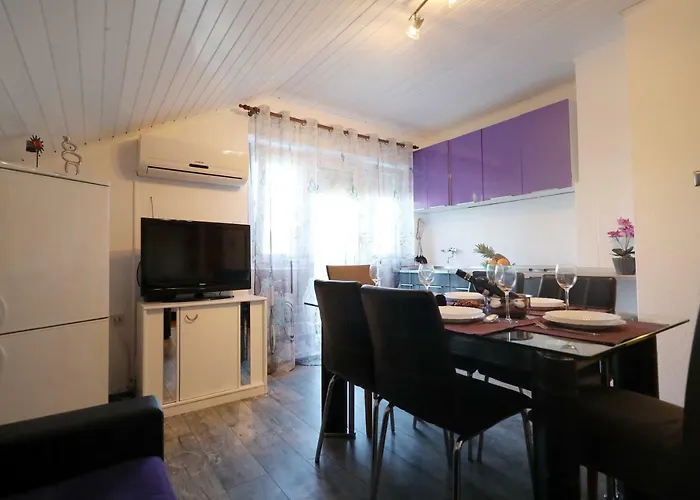 Leona Apartament